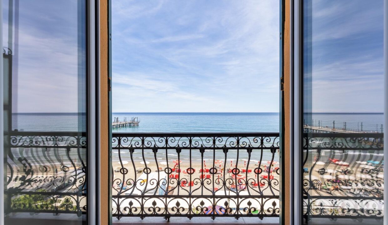 c6ec095b-64e0-4b8f-99c5-d4923ac02e3a