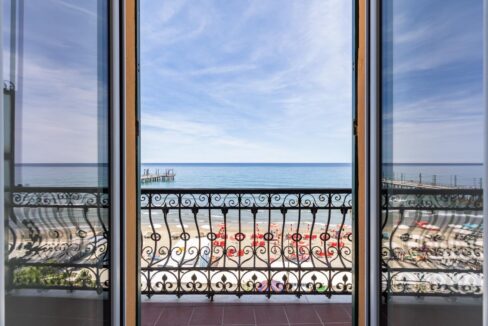 c6ec095b-64e0-4b8f-99c5-d4923ac02e3a