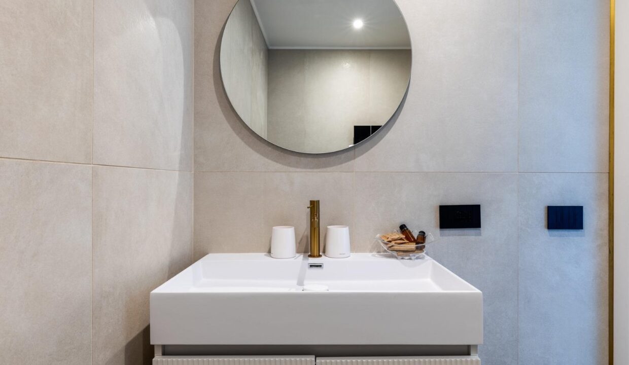 e43fba70-9503-4f27-8f0d-1af56d468689